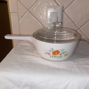 Like new Corning Ware Wildflower 2 1/2 Cup Sauce Pan With Lid P-89-B